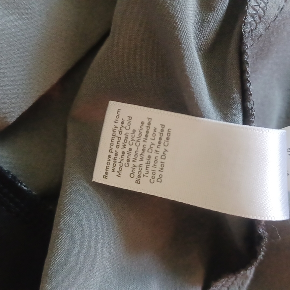 Athleta Ascender Shorts 4" inseam women's 0 Herb Olive color with stripes+pocket - Picture 14 of 17